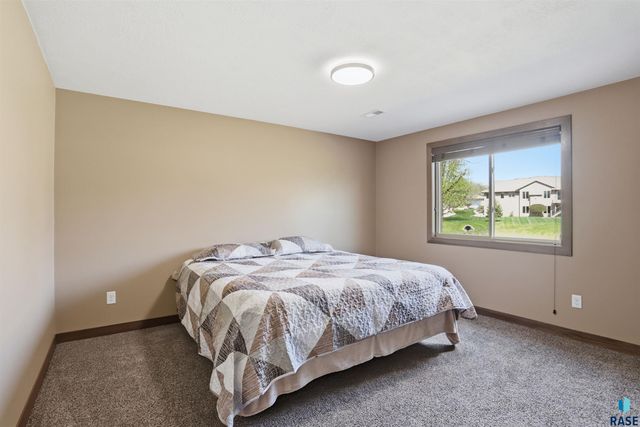 6612 W Thatcher Dr Drive, Sioux Falls, SD 57106