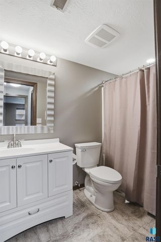 6612 W Thatcher Dr Drive, Sioux Falls, SD 57106