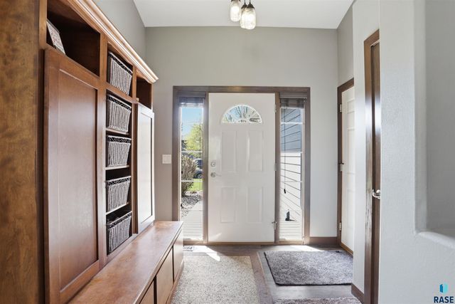 6612 W Thatcher Dr Drive, Sioux Falls, SD 57106