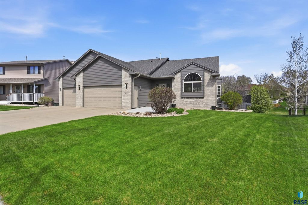 6612 W Thatcher Dr Drive, Sioux Falls, SD 57106