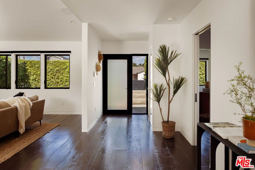 870 Rose Avenue, Venice, CA 90291 — photo 4