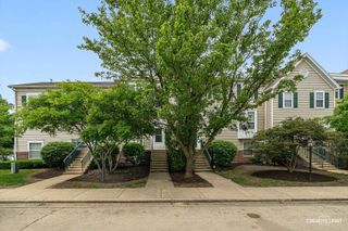 1096 Village Center Parkway 6, Aurora, IL 60506