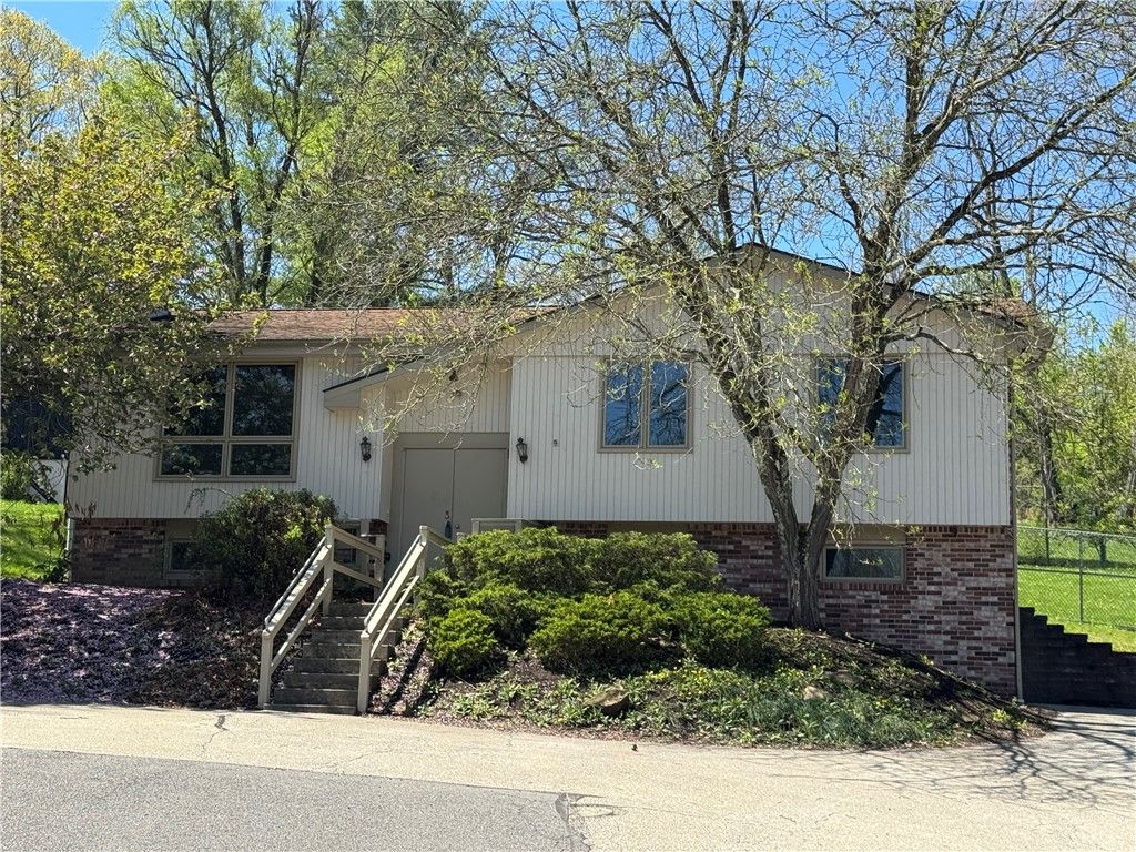 119 Hidden Valley Rd, Peters Twp, PA 15317