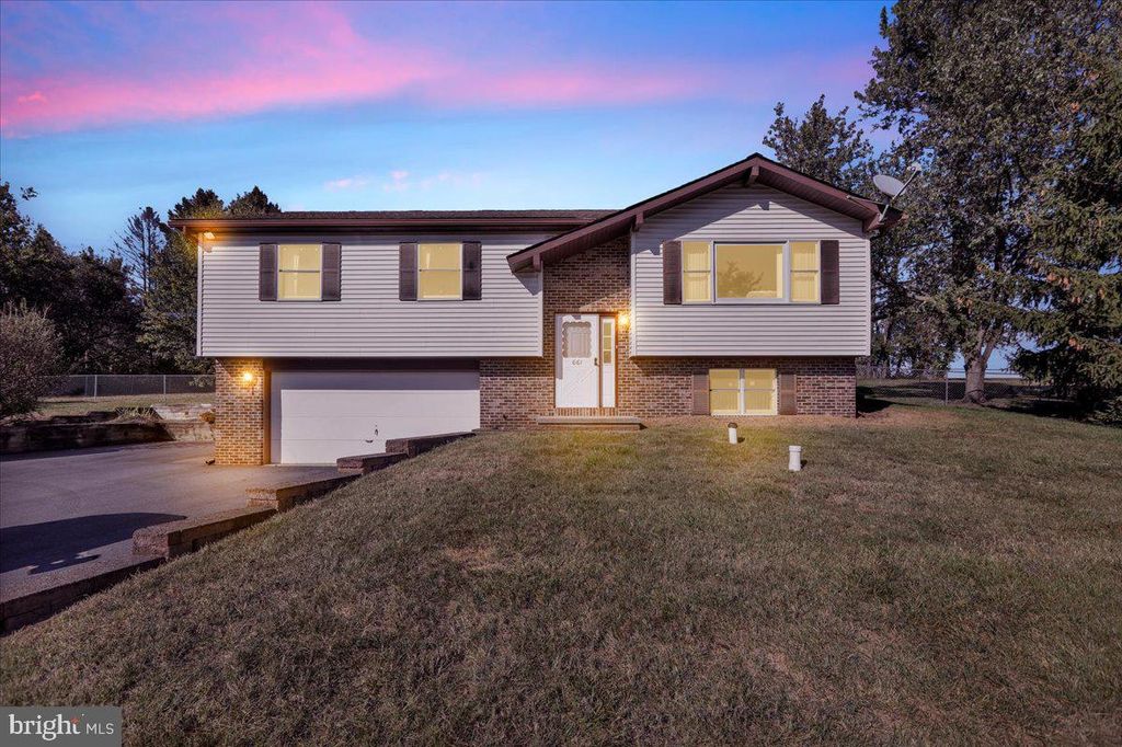 661 HICKORY RD, Mohrsville, PA 19541