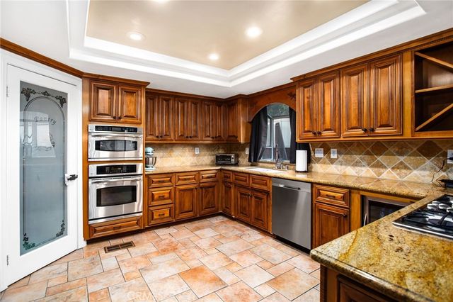 22138 Drover Way, Canyon Lake, CA 92587