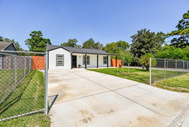 5433 Chennault Road, Houston, TX 77033