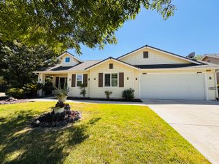 5824 E Kaviland Avenue, Fresno, CA 93727