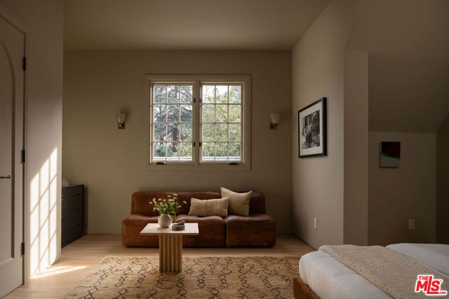 2027 Laughlin Park Drive, Los Angeles, CA 90027