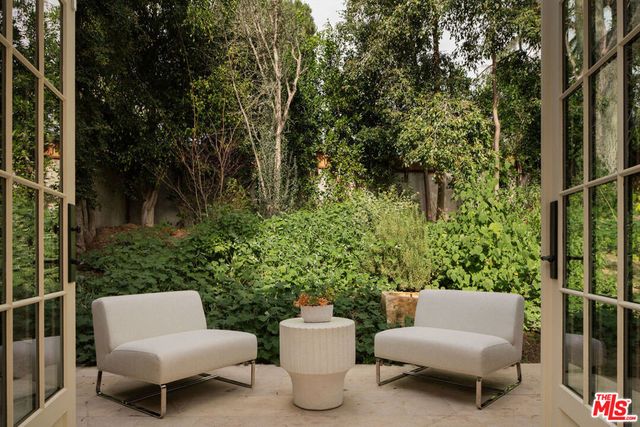 2027 Laughlin Park Drive, Los Angeles, CA 90027