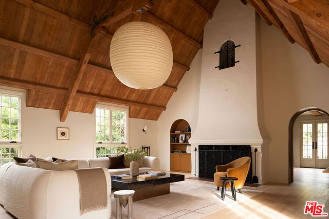 2027 Laughlin Park Drive, Los Angeles, CA 90027