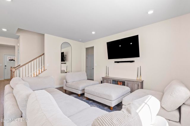 31 Osprey Avenue, Manahawkin, NJ 08050