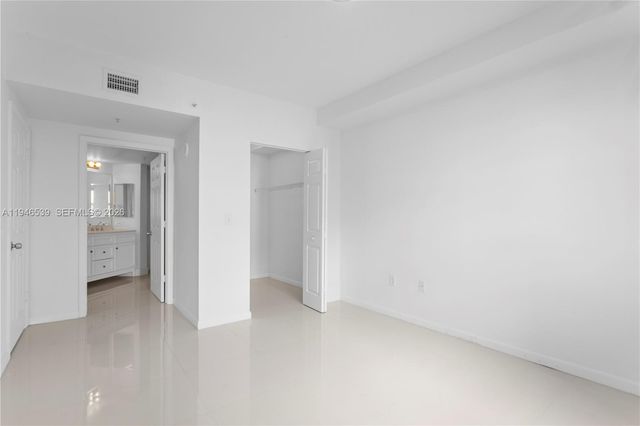 17100 N Bay Rd 1210, Sunny Isles Beach, FL 33160