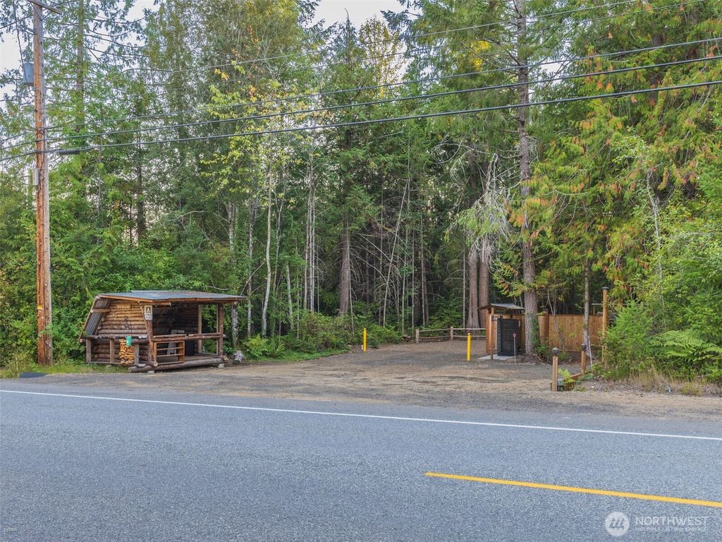 5441 E Grapeview Loop Road, Allyn, WA 98524