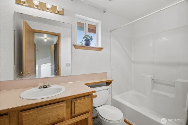 1239 Juniper Dr SE, Olympia, WA 98513
