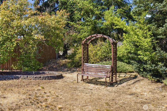 1239 Juniper Dr SE, Olympia, WA 98513