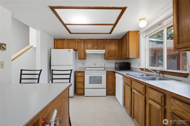 1239 Juniper Dr SE, Olympia, WA 98513