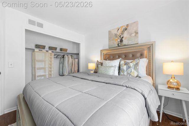 1051 Wellington Court, Canton Charter Township, MI 48187
