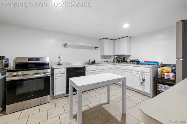 1051 Wellington Court, Canton Charter Township, MI 48187