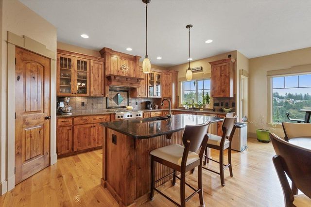 11812 S FAIRWAY RIDGE Ln, Spokane, WA 99224