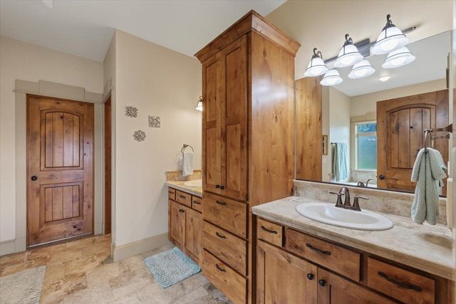 11812 S FAIRWAY RIDGE Ln, Spokane, WA 99224