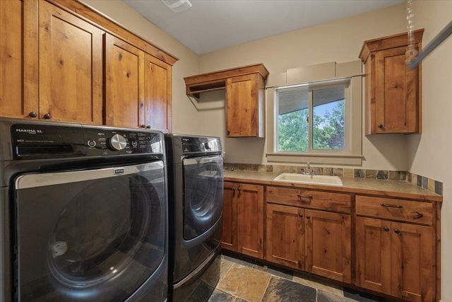 11812 S FAIRWAY RIDGE Ln, Spokane, WA 99224