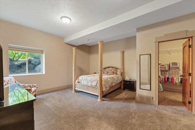 11812 S FAIRWAY RIDGE Ln, Spokane, WA 99224