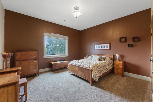 11812 S FAIRWAY RIDGE Ln, Spokane, WA 99224