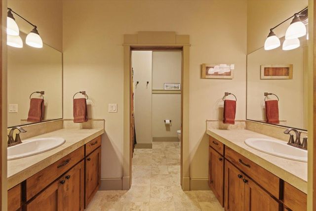 11812 S FAIRWAY RIDGE Ln, Spokane, WA 99224