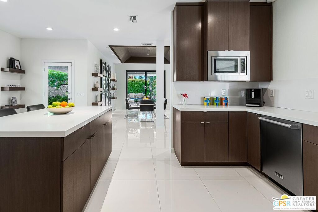 Image 17 of property listing at 1180 Los Robles Drive, Palm Springs, CA 92262