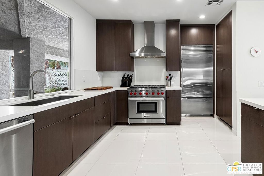 Image 18 of property listing at 1180 Los Robles Drive, Palm Springs, CA 92262