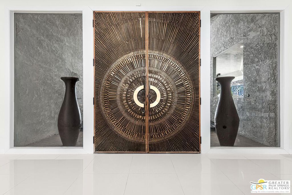 Image 4 of property listing at 1180 Los Robles Drive, Palm Springs, CA 92262