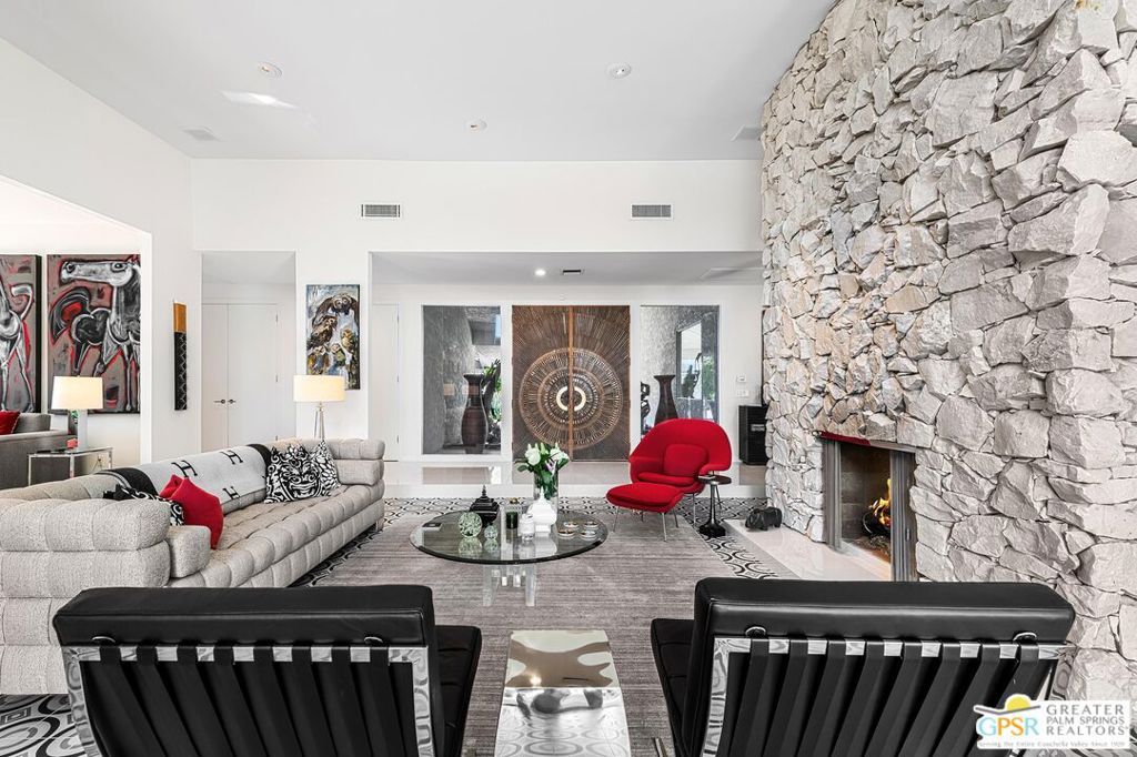 Image 5 of property listing at 1180 Los Robles Drive, Palm Springs, CA 92262