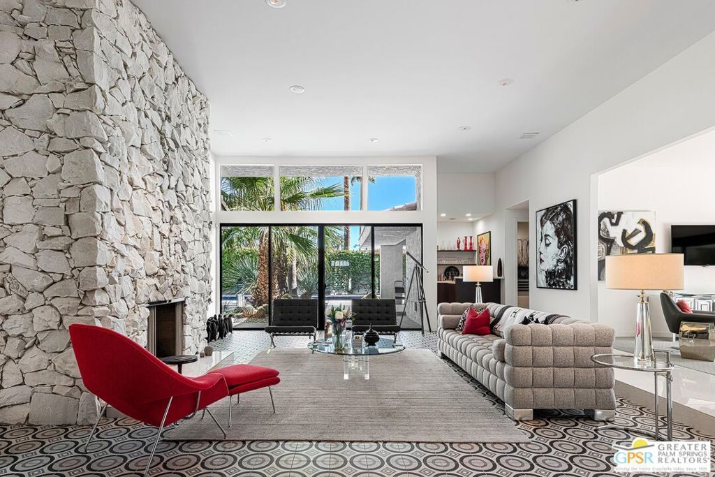 Image 8 of property listing at 1180 Los Robles Drive, Palm Springs, CA 92262