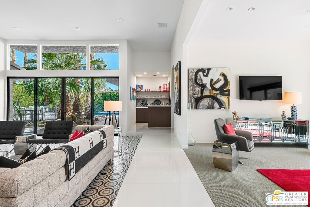 Image 9 of property listing at 1180 Los Robles Drive, Palm Springs, CA 92262