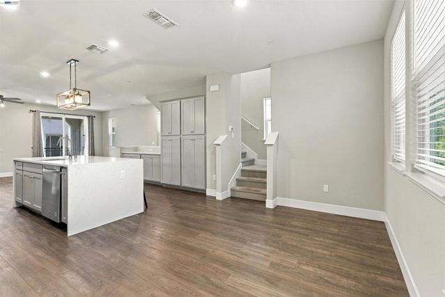 24217 2nd St, Hayward, CA 94541