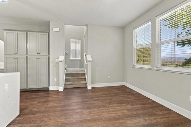 24217 2nd St, Hayward, CA 94541