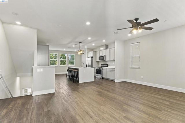 24217 2nd St, Hayward, CA 94541