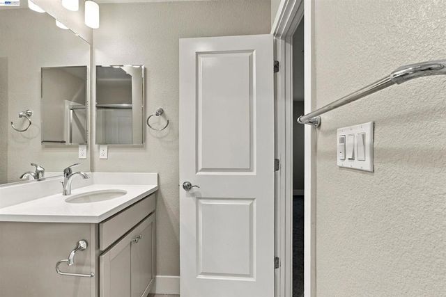 24217 2nd St, Hayward, CA 94541