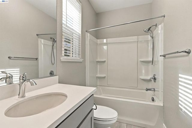 24217 2nd St, Hayward, CA 94541