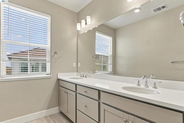 24217 2nd St, Hayward, CA 94541