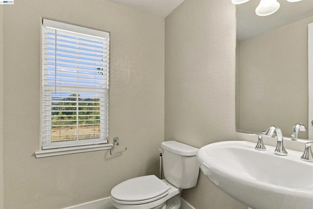 24217 2nd St, Hayward, CA 94541