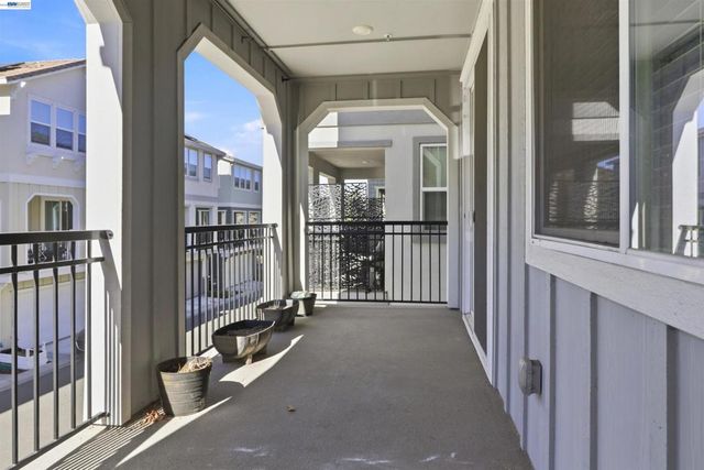 24217 2nd St, Hayward, CA 94541
