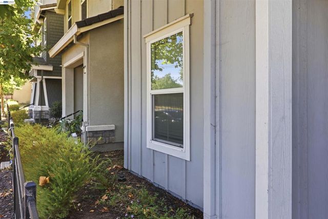 24217 2nd St, Hayward, CA 94541