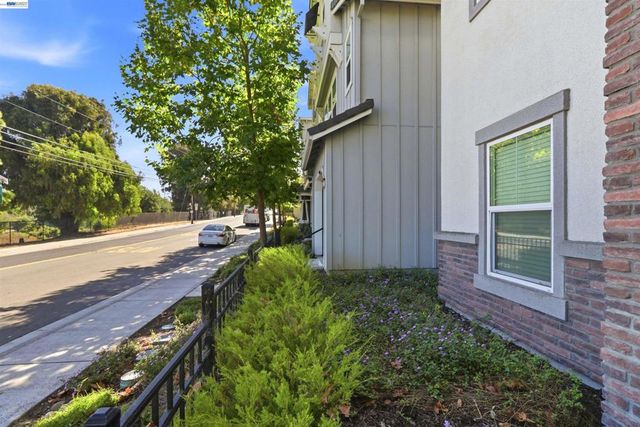 24217 2nd St, Hayward, CA 94541