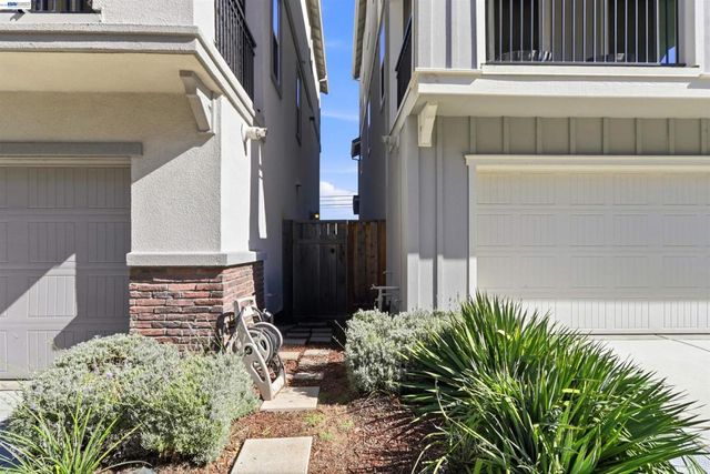 24217 2nd St, Hayward, CA 94541