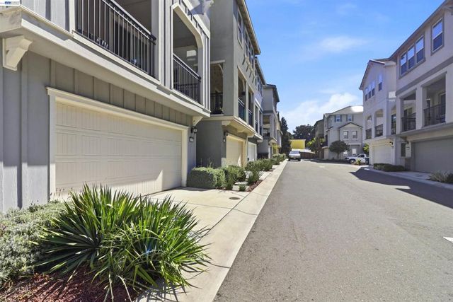 24217 2nd St, Hayward, CA 94541
