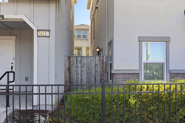 24217 2nd St, Hayward, CA 94541