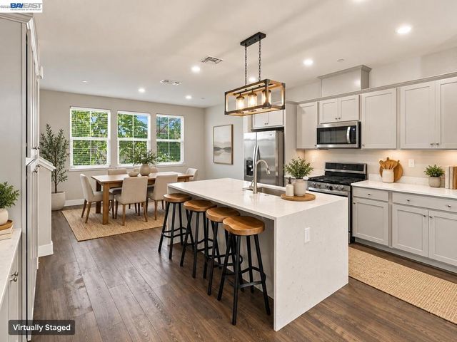 24217 2nd St, Hayward, CA 94541
