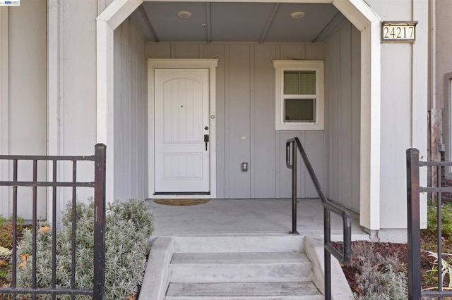 24217 2nd St, Hayward, CA 94541