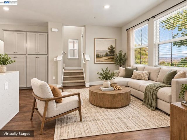 24217 2nd St, Hayward, CA 94541